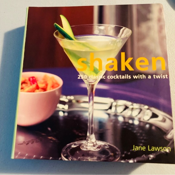 Shaken 250 Classic Cocktails Book with a Twist - Picture 2 of 16